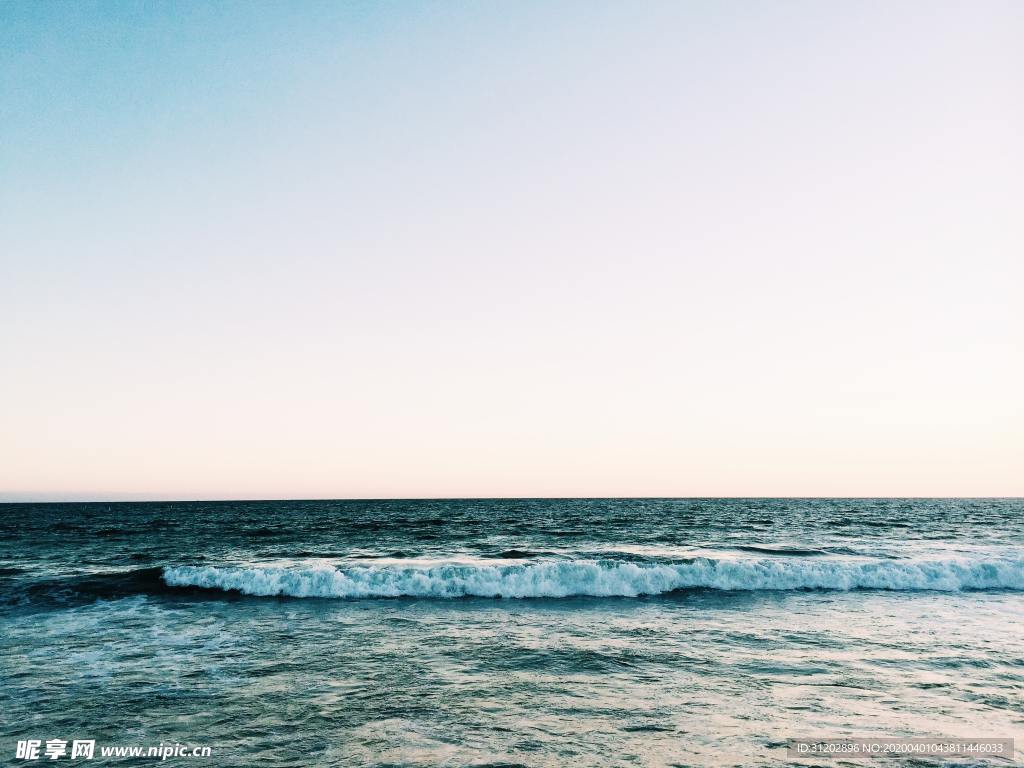 大海天空海浪