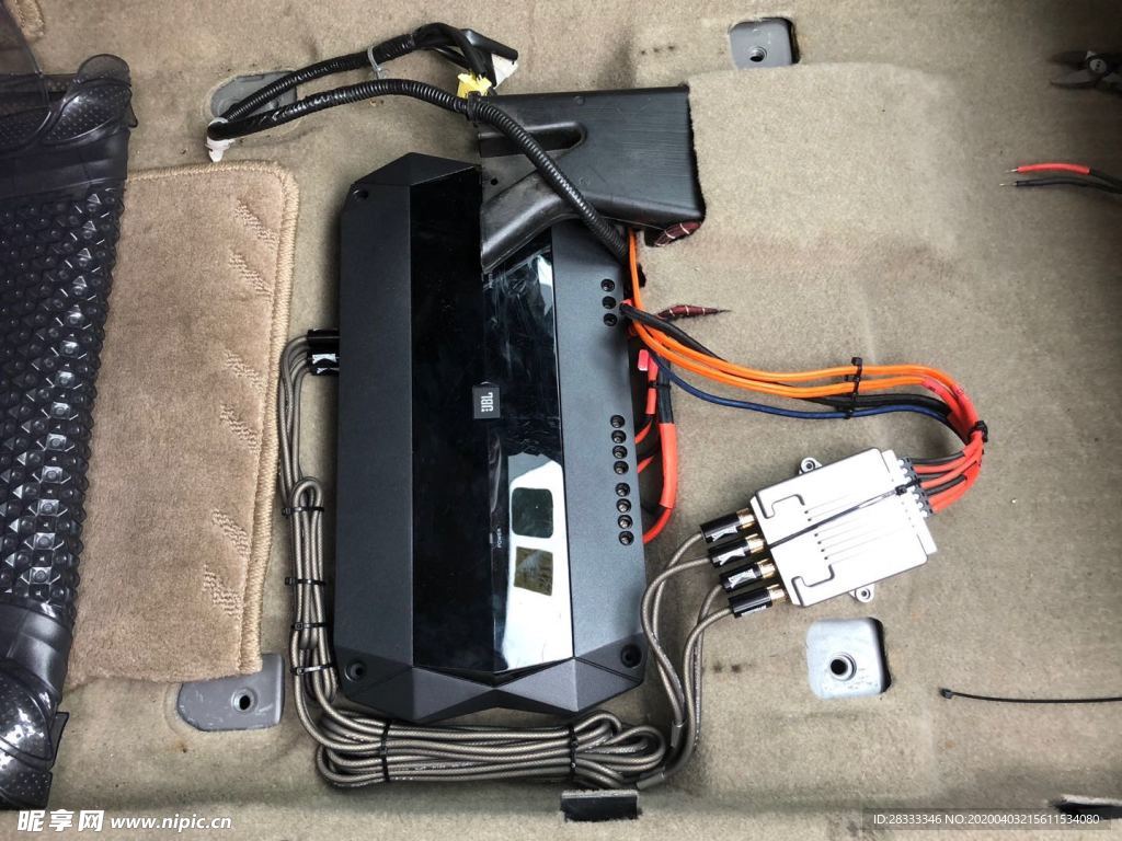 汽车加装音响扬声器低音喇叭