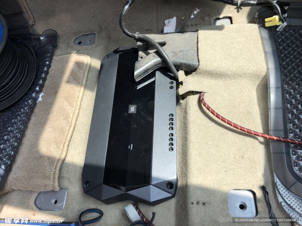 汽车加装音响扬声器低音喇叭车厢