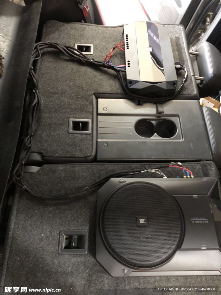 汽车加装音响扬声器低音喇叭车厢