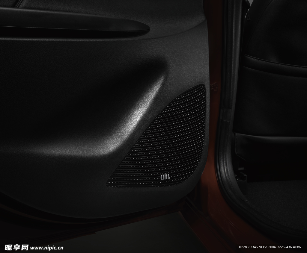 汽车加装音响扬声器低音喇叭系统