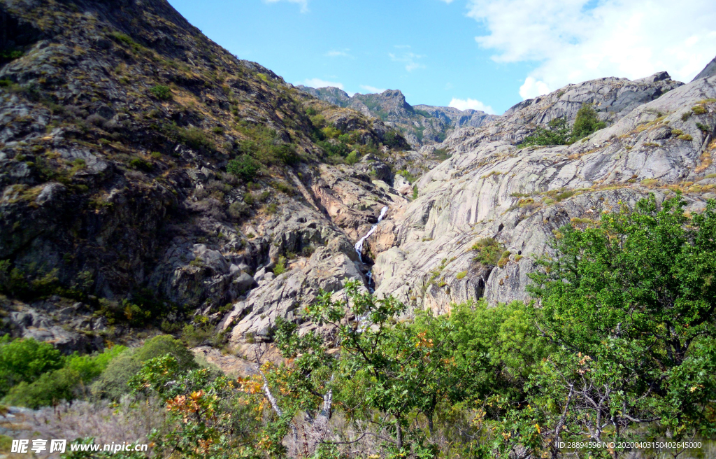 险峻高山