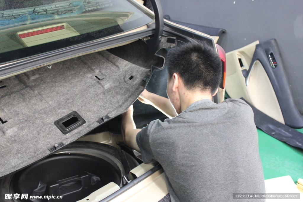 汽车加装音响扬声器低音喇叭