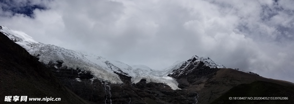 蓝天雪山