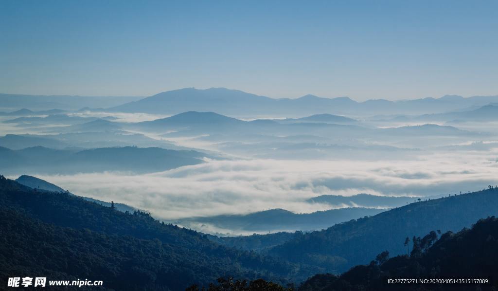 云雾山峰