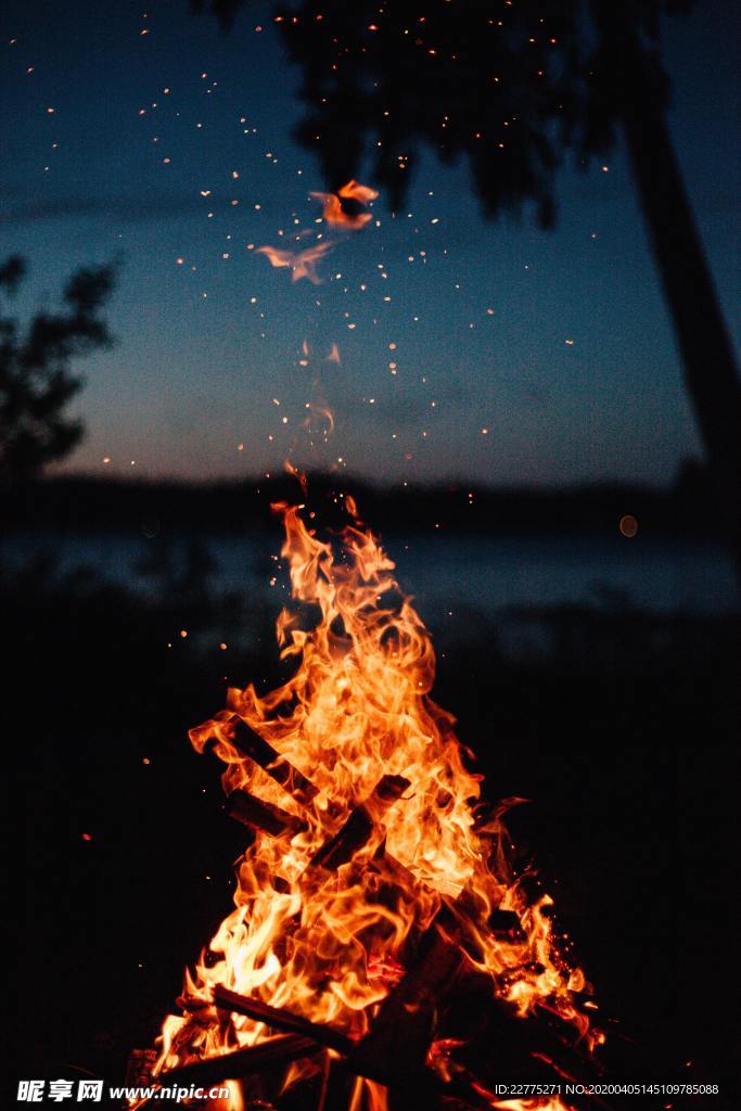 燃烧的火苗火焰