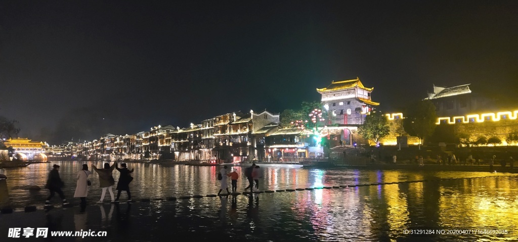 凤凰古城夜景灯光