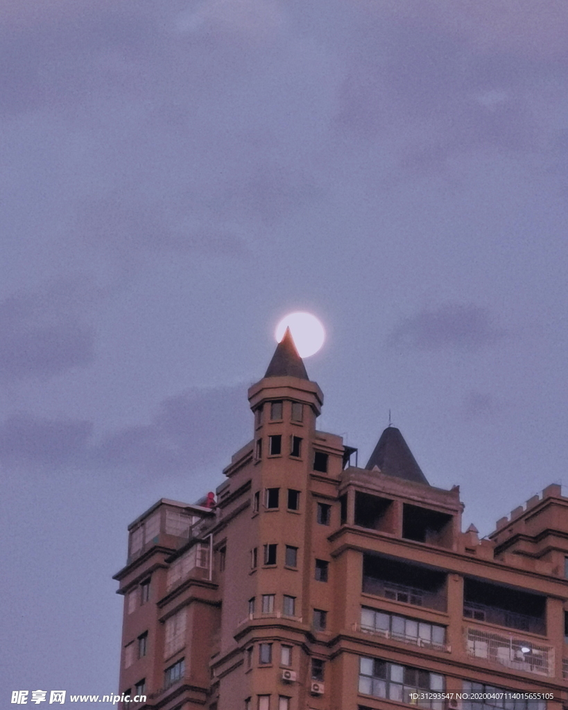 满月