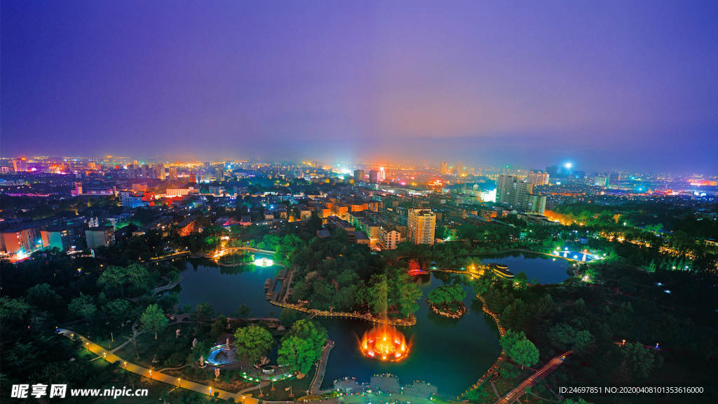 蓝色的城市夜景