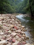 山间石滩溪流