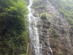 山涧瀑布