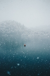 飘雪的冬天湖面