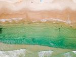 手绘水与海岸意境
