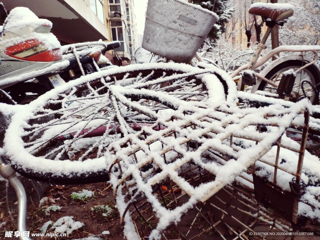 单车积雪