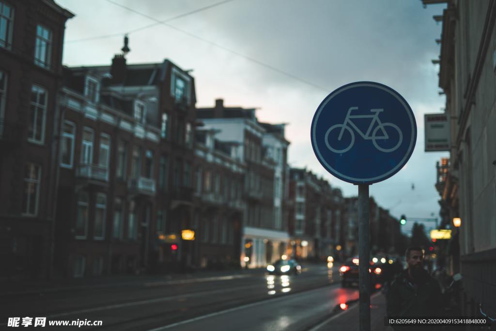 自行车车道标示牌