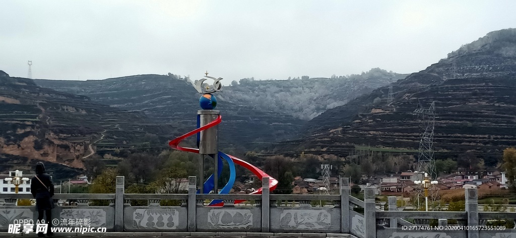 麦地 阴天 高山 山丘 草地