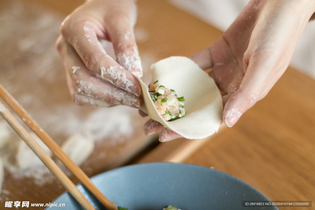 包饺子