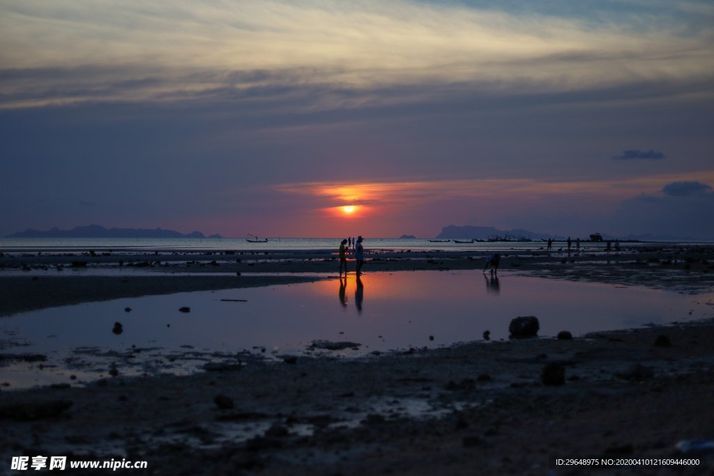 傍晚 黄昏 夕阳 晚霞 平静的