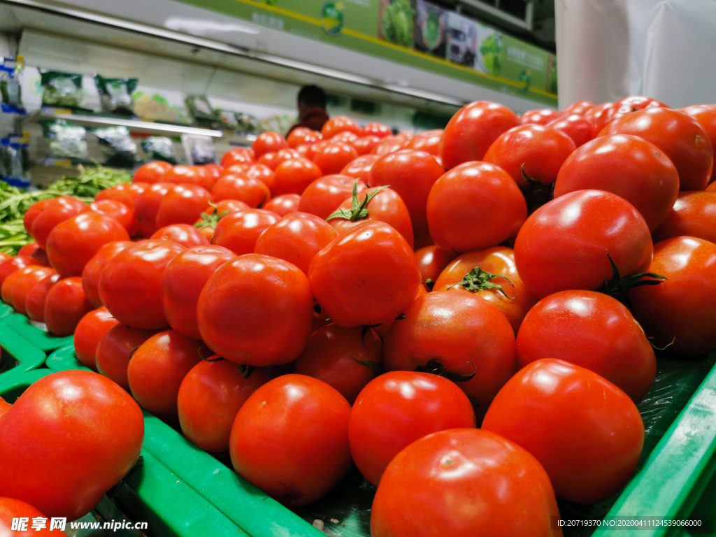 超市里的西红柿