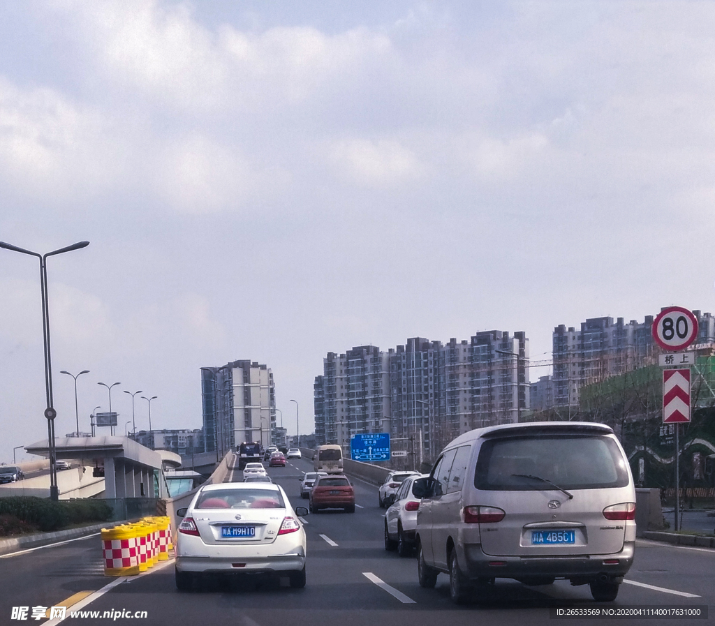 四川成都 马路 车辆行驶 回家