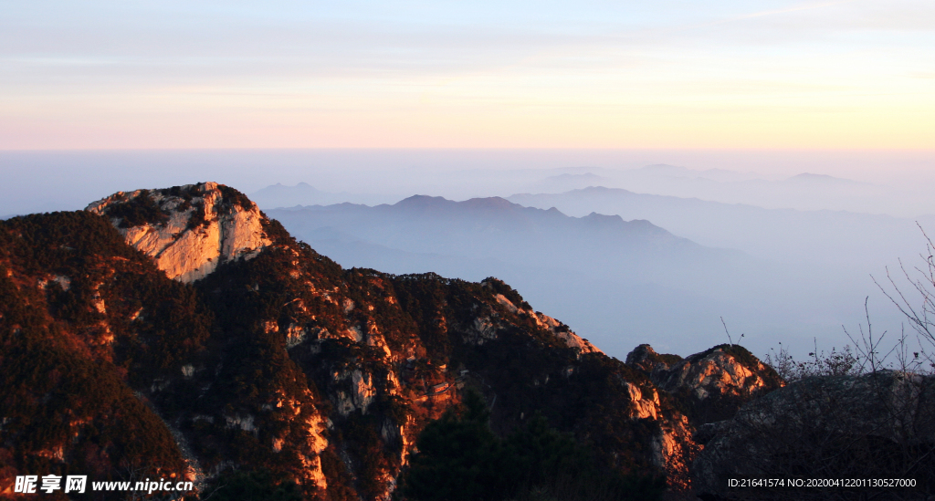 泰山山顶日出美景