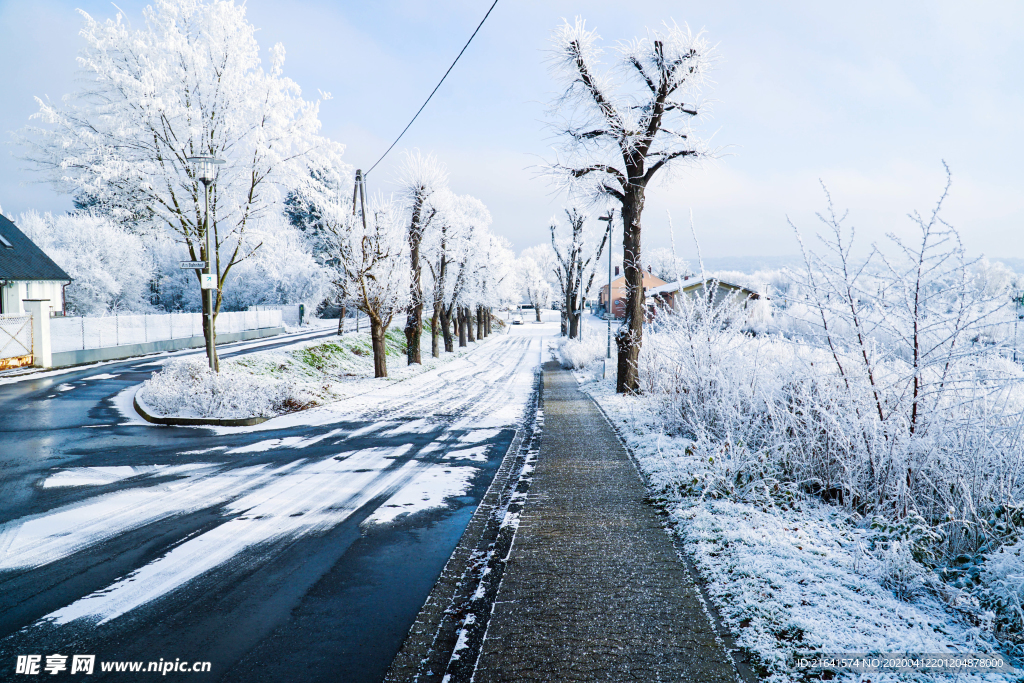 冬季公路雪后美景