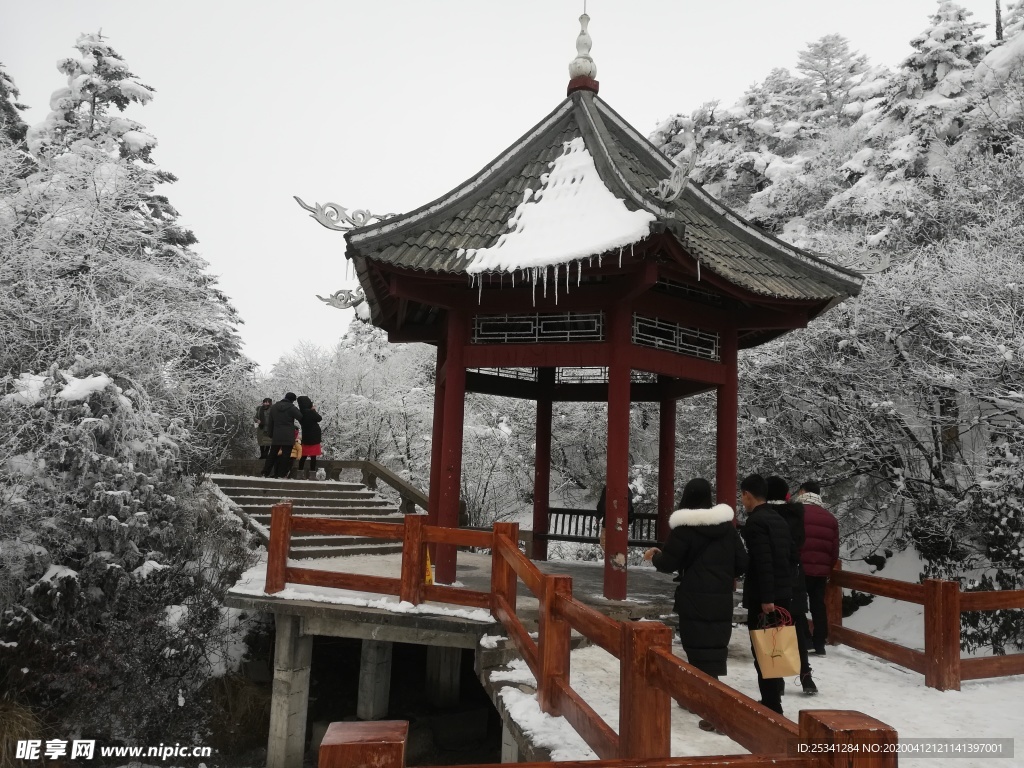 峨眉山雪景