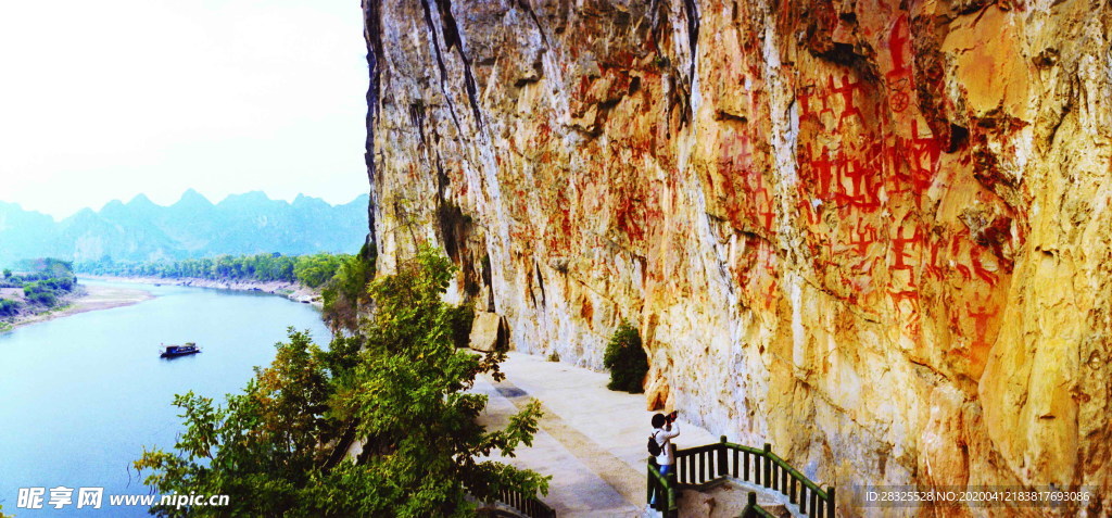 壮族艺术瑰宝宁明花山岩画