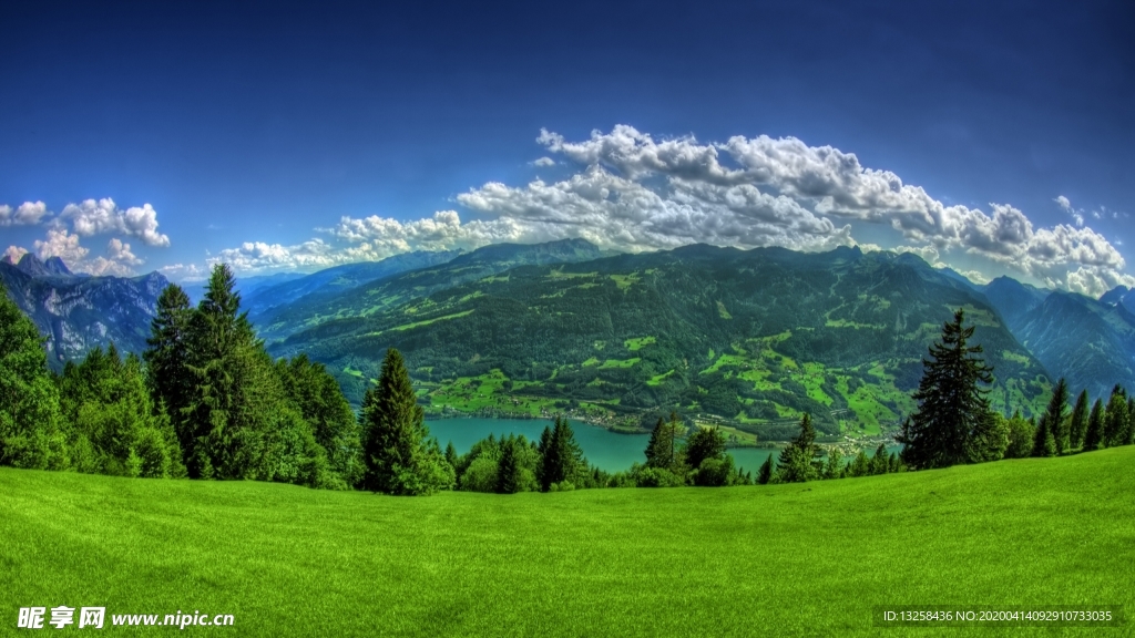 群山草地森林天空风景