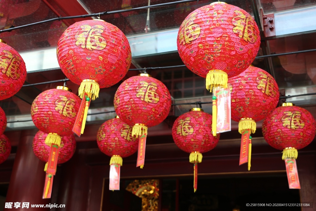 灯笼彩灯图片