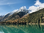 水 湖 山 秋季