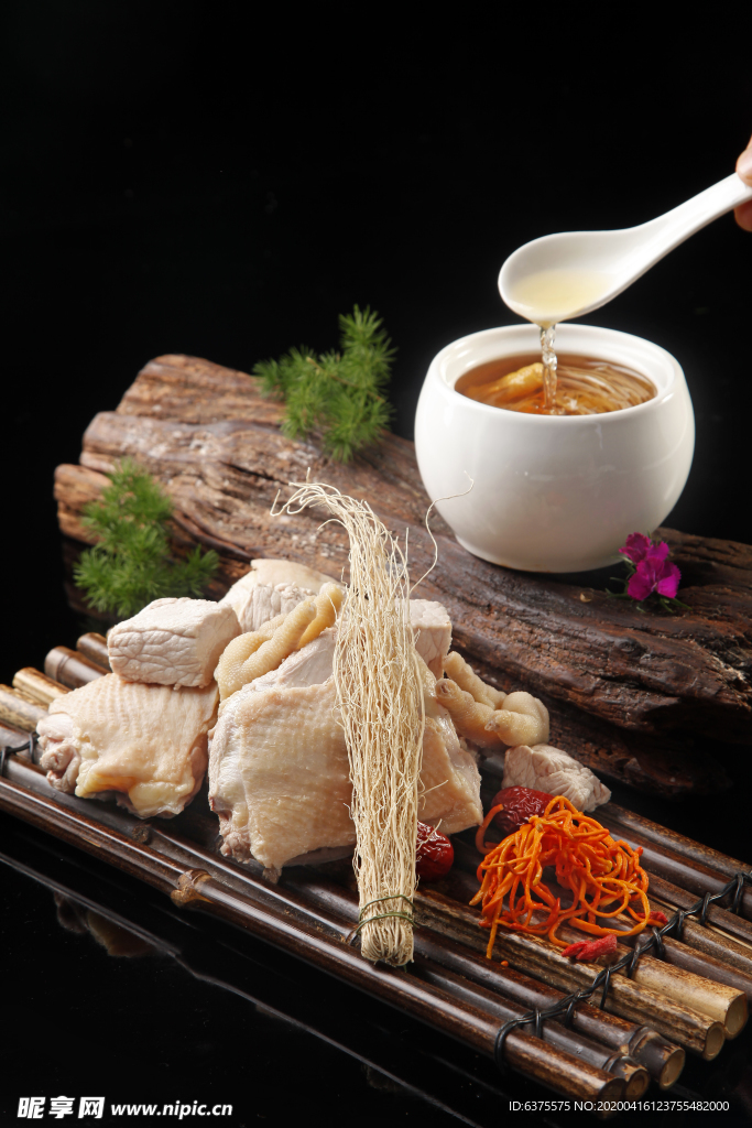 参须肉汁炖土鸡