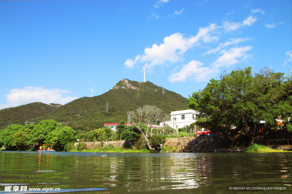 青山绿水湖光