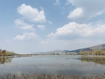 蓝天白云湖水