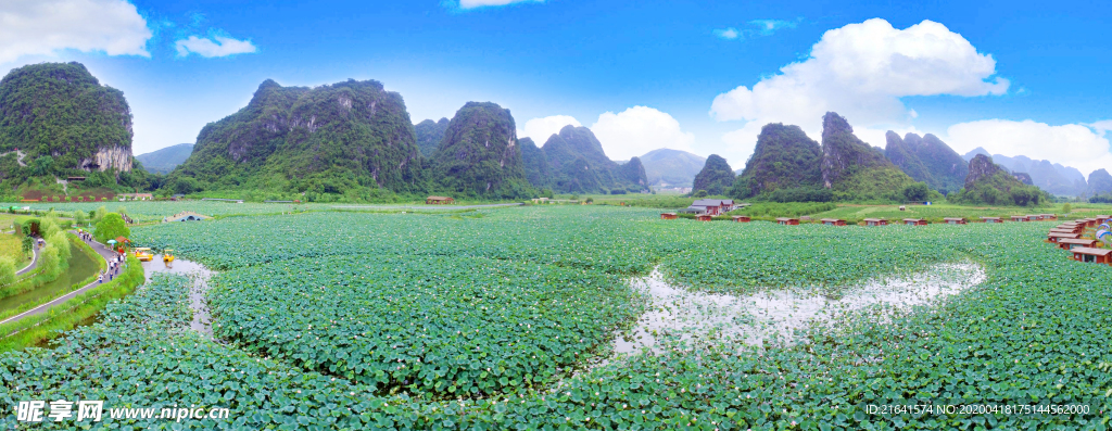 九龙峰林莲湖美景