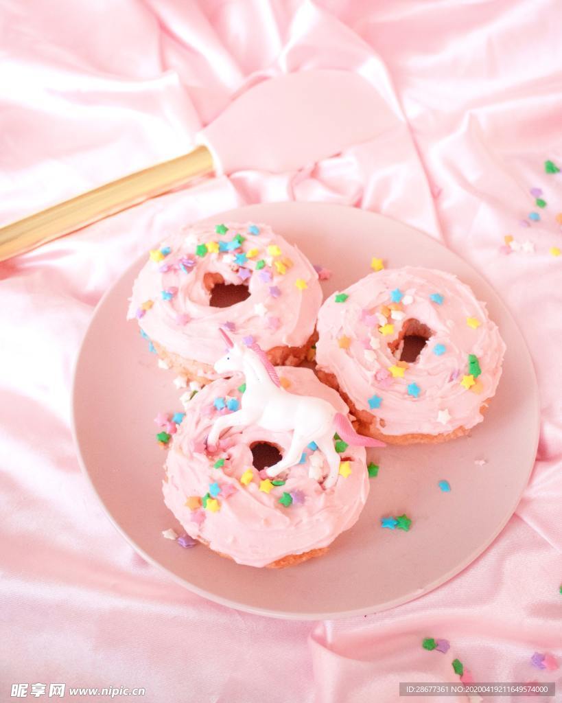 粉色系甜甜圈