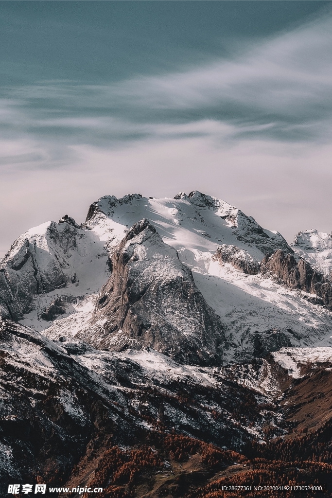 雪山白云间