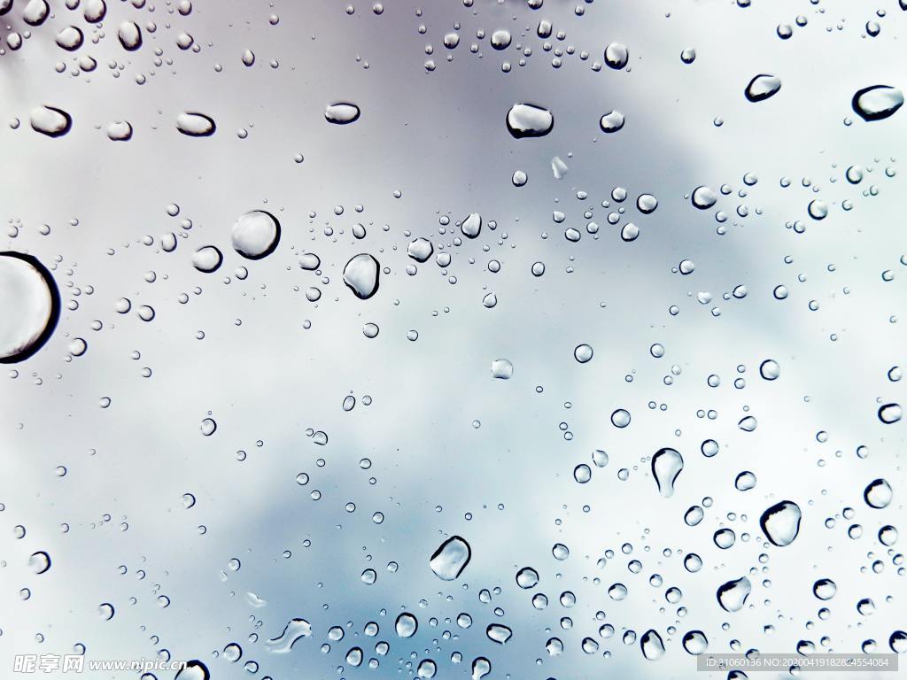 雨水冲刷玻璃
