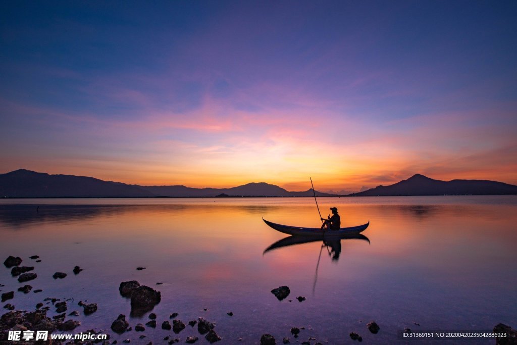 夕阳的湖边