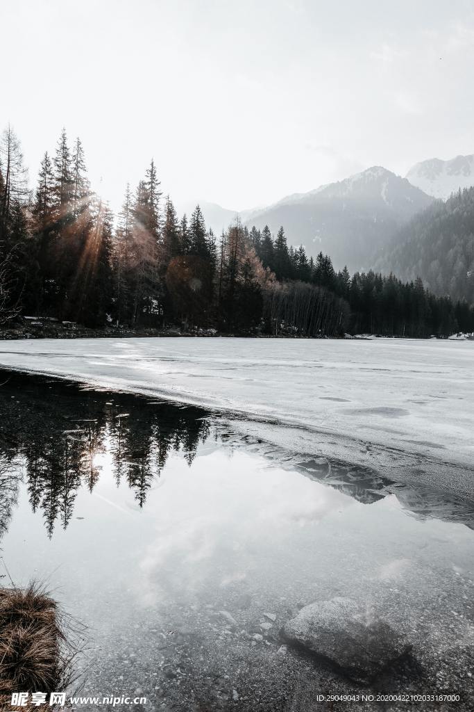 雪山冰湖