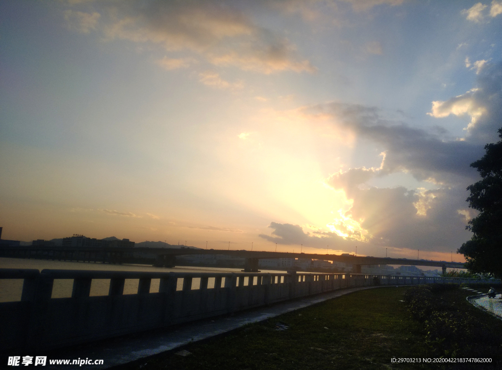 榕华大桥的日落