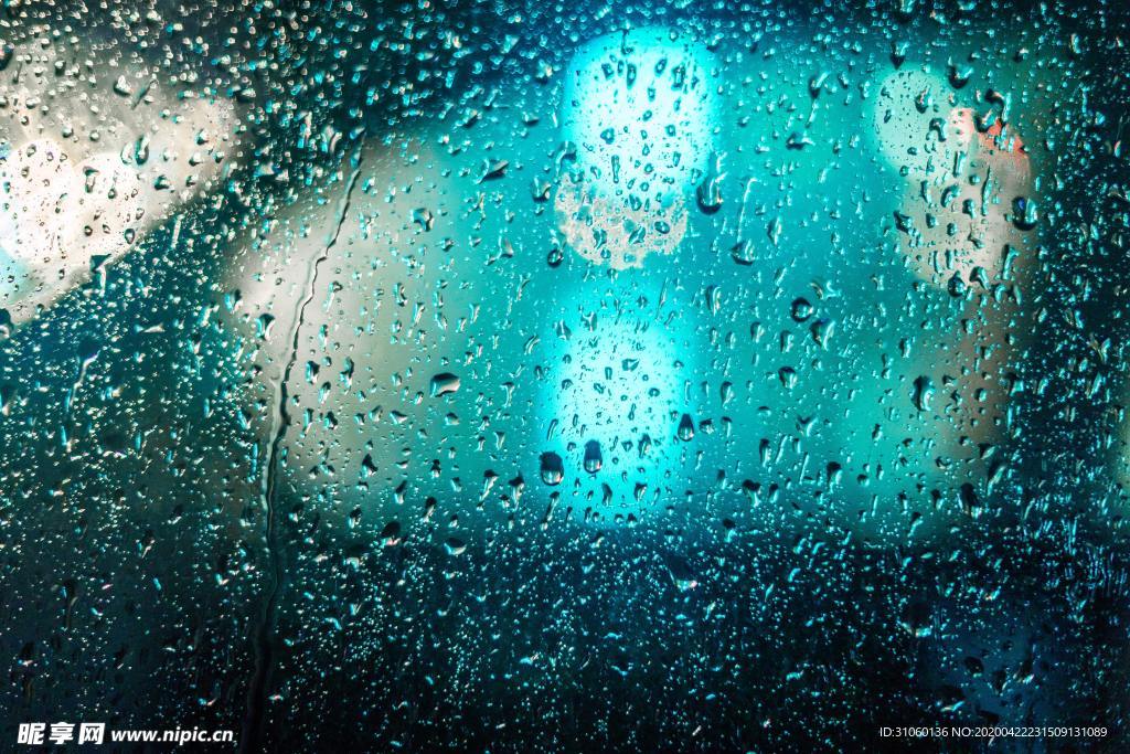 雨水冲刷玻璃