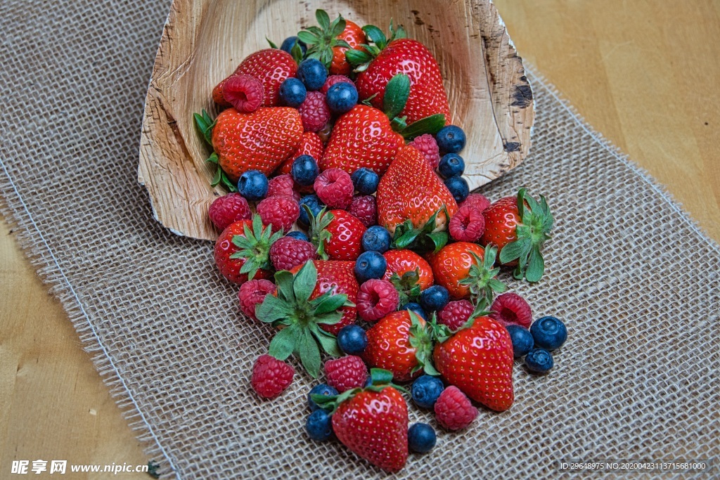 甜 草莓 食品 甜点 水果 红