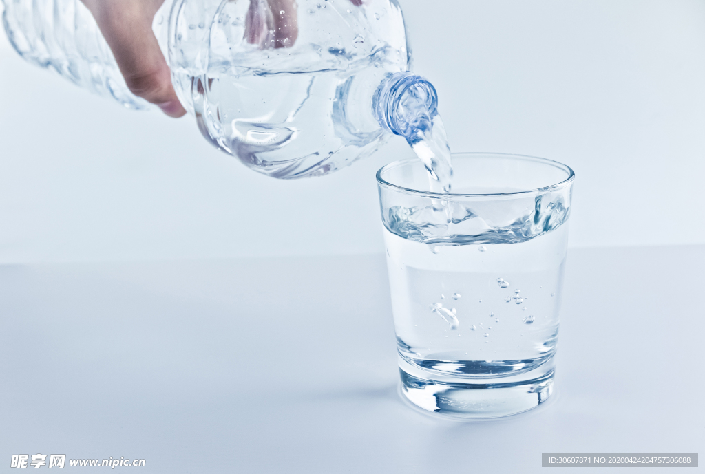 水
