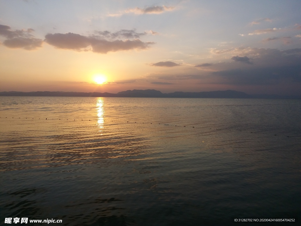 夕阳西下 海边