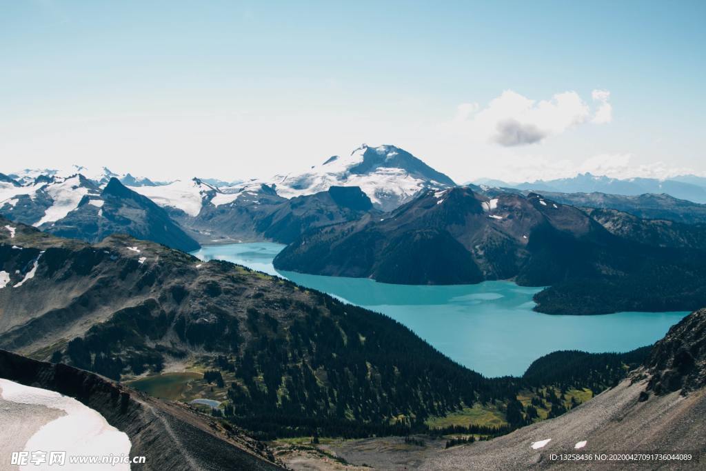 群山河流山谷天空风景