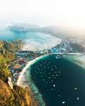山谷河水大海风景背景