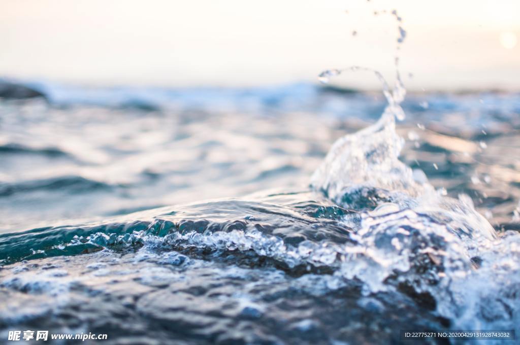 浪花海水