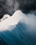 雪山悬崖