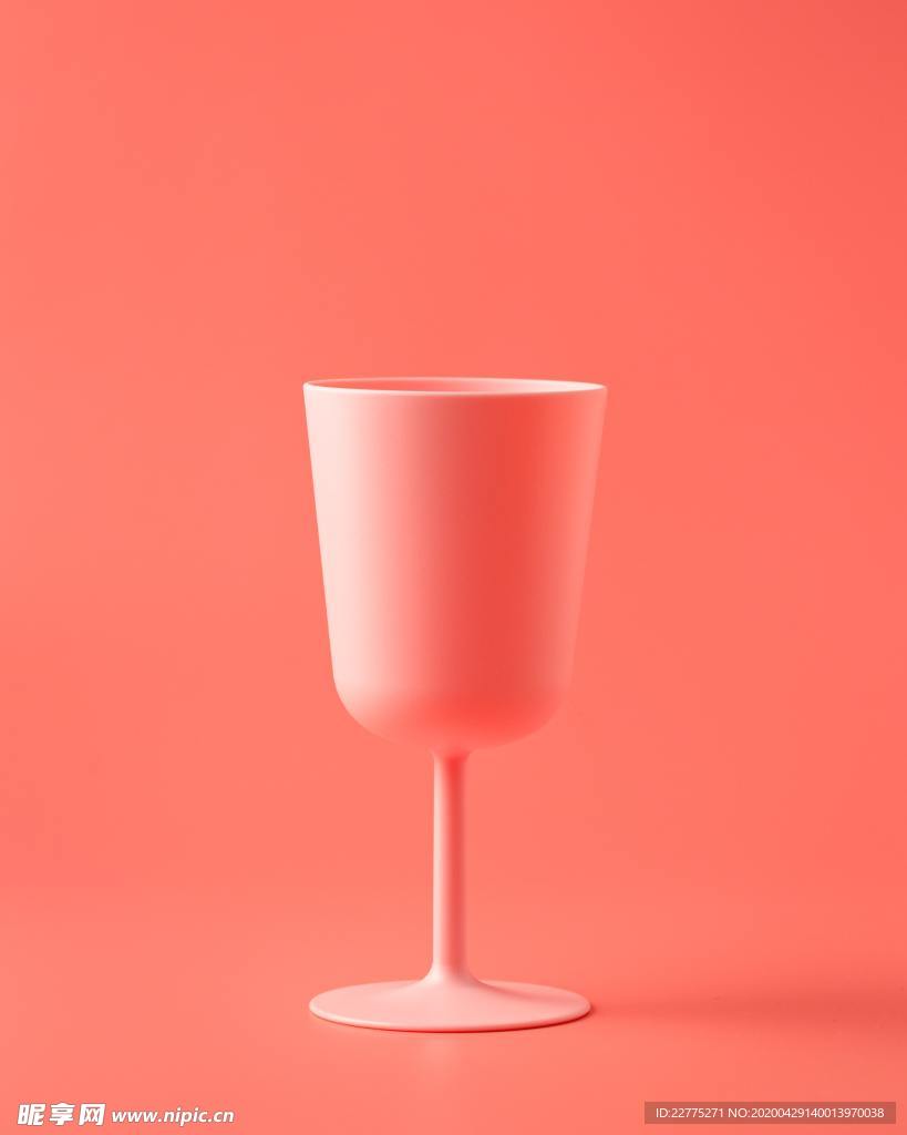 粉色酒杯